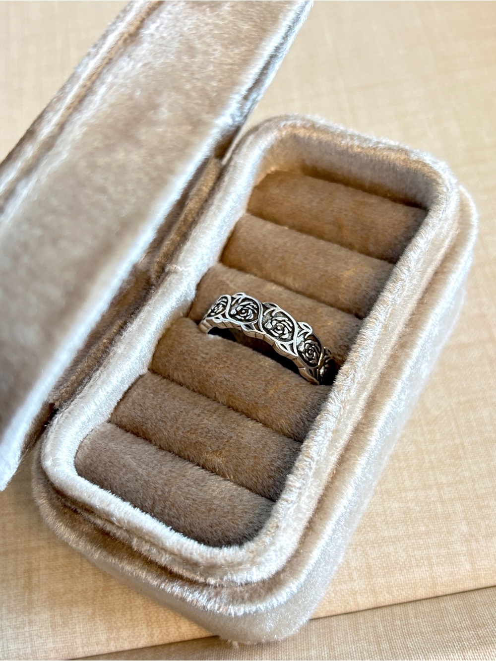 Sterling Silver plated Floral Rose Band Rin